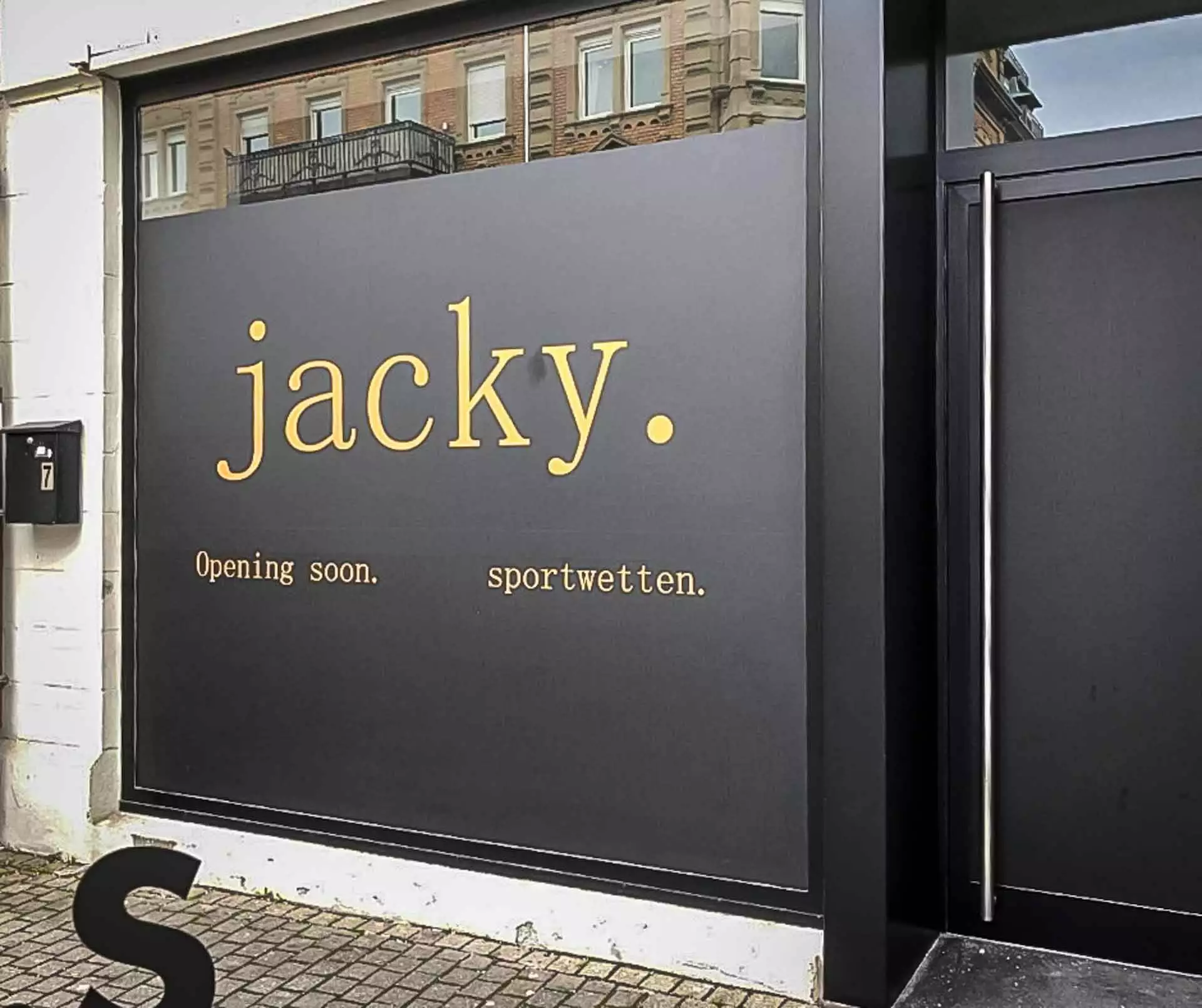 Sirius Werbetechnik Singen Fensterfolierungen Jacky Sirius Werbetechnik Singen Fensterfolierungen Jacky