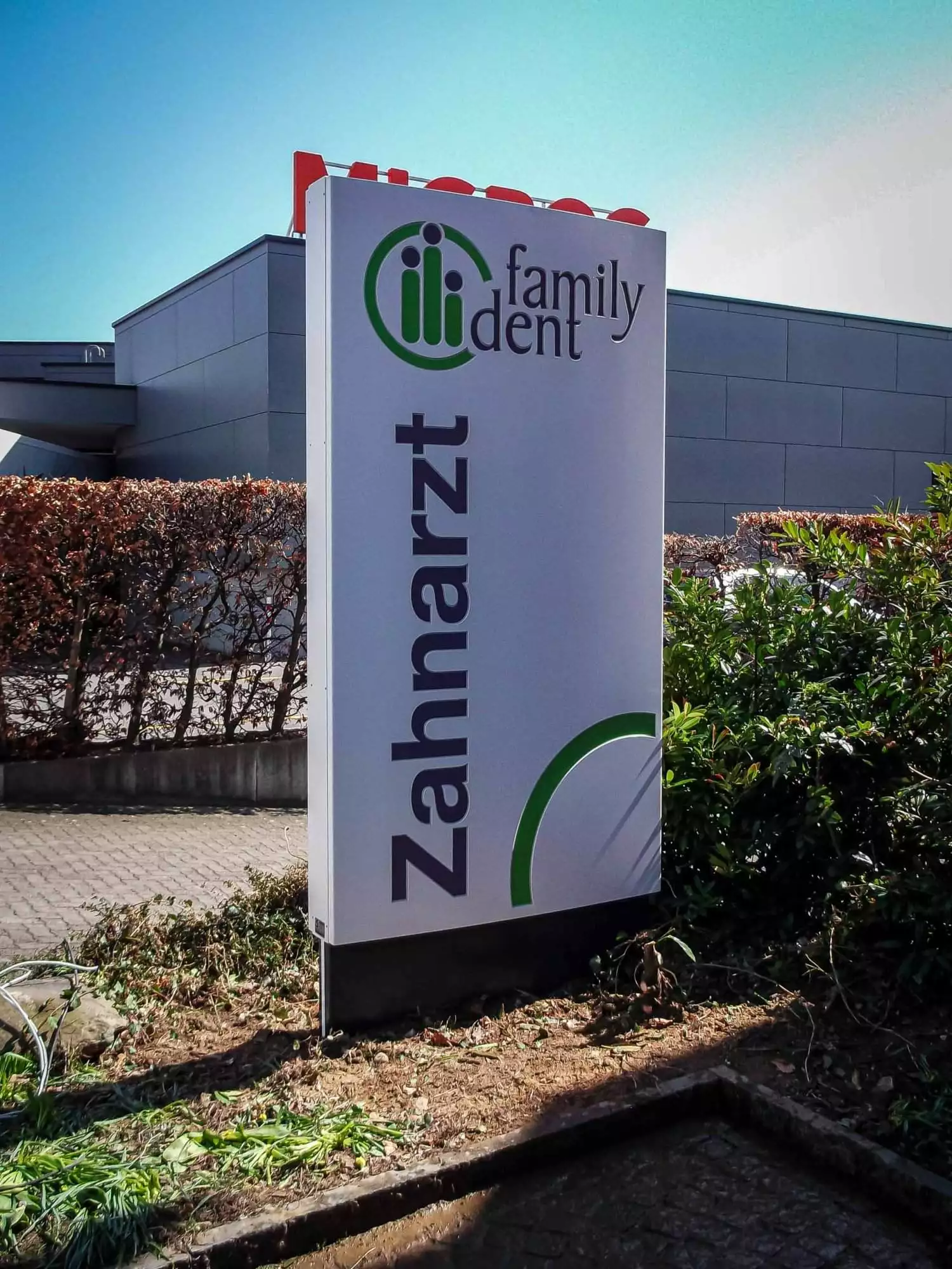 Sirius Werbetechnik Singen Werbeanlagen FamilyDent Sirius Werbetechnik Singen Werbeanlagen FamilyDent