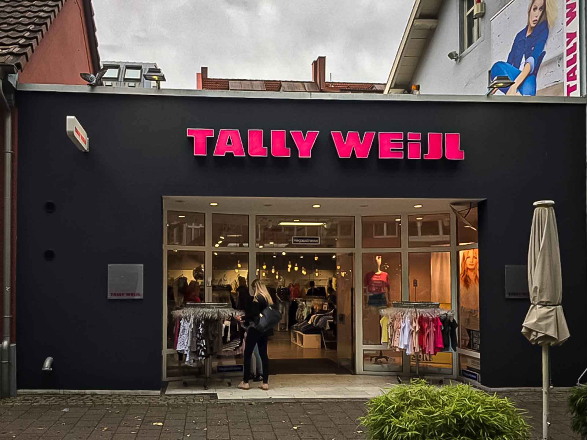 Sirius Werbetechnik Singen Werbeanlagen Tally Weijl   Nachher