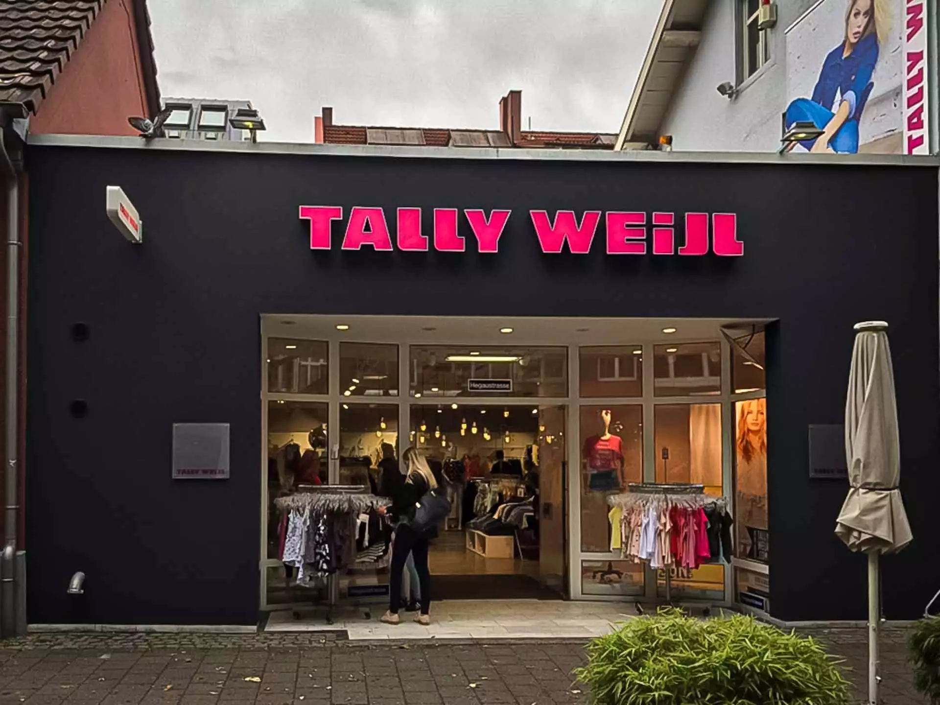 Sirius Werbetechnik Singen Werbeanlagen Tally Weijl Nachher Sirius Werbetechnik Singen Werbeanlagen Tally Weijl Nachher