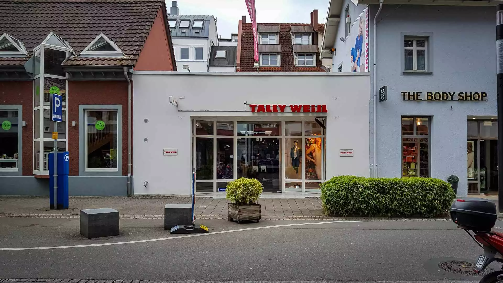 Sirius Werbetechnik Singen Werbeanlagen Tally Weijl Vorher Sirius Werbetechnik Singen Werbeanlagen Tally Weijl Vorher